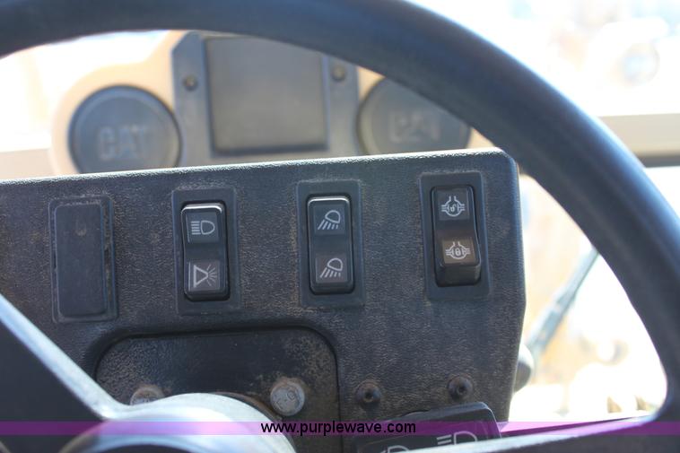 image for item B8579 2000 Caterpillar 140H motor grader