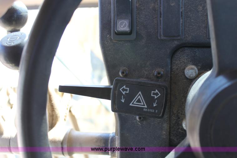 image for item B8579 2000 Caterpillar 140H motor grader