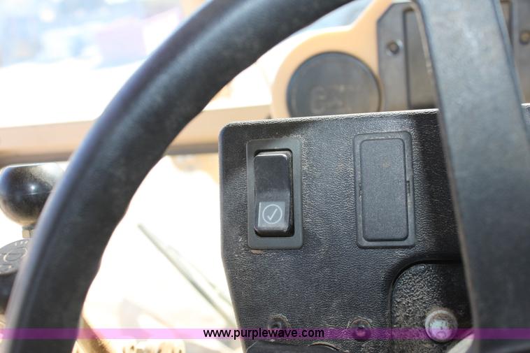 image for item B8579 2000 Caterpillar 140H motor grader