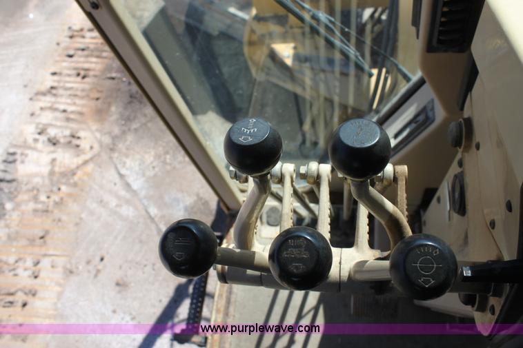 image for item B8579 2000 Caterpillar 140H motor grader