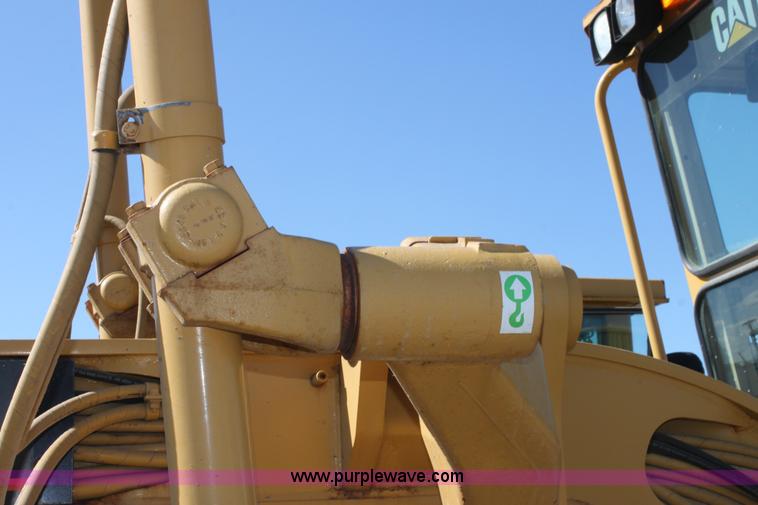 image for item B8579 2000 Caterpillar 140H motor grader