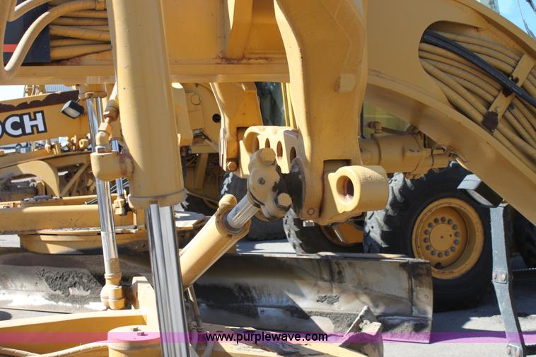 image for item B8579 2000 Caterpillar 140H motor grader