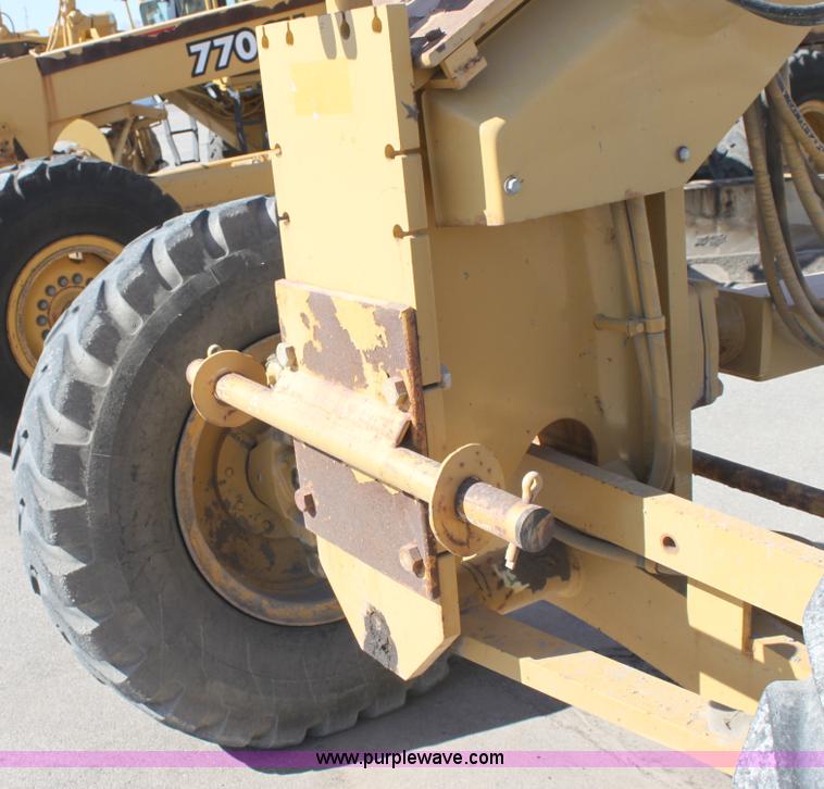 image for item B8579 2000 Caterpillar 140H motor grader