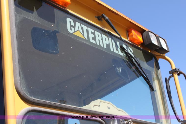 image for item B8579 2000 Caterpillar 140H motor grader