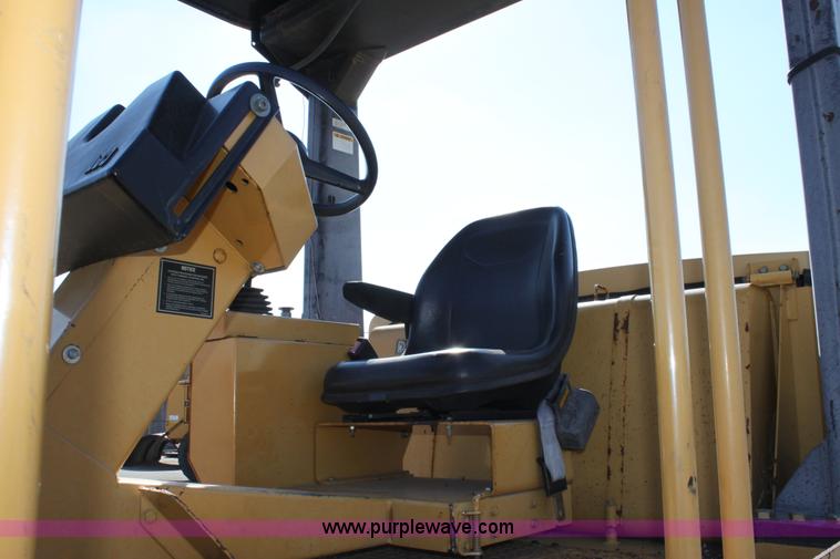 image for item B8619 Caterpillar PS-150B pneumatic compactor