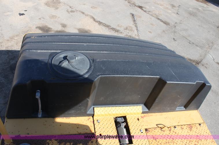 image for item B8619 Caterpillar PS-150B pneumatic compactor