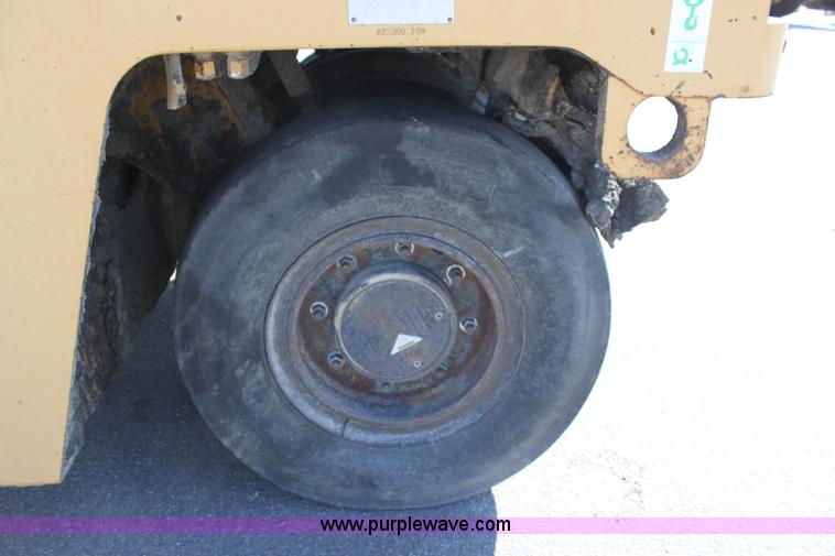 image for item B8619 Caterpillar PS-150B pneumatic compactor