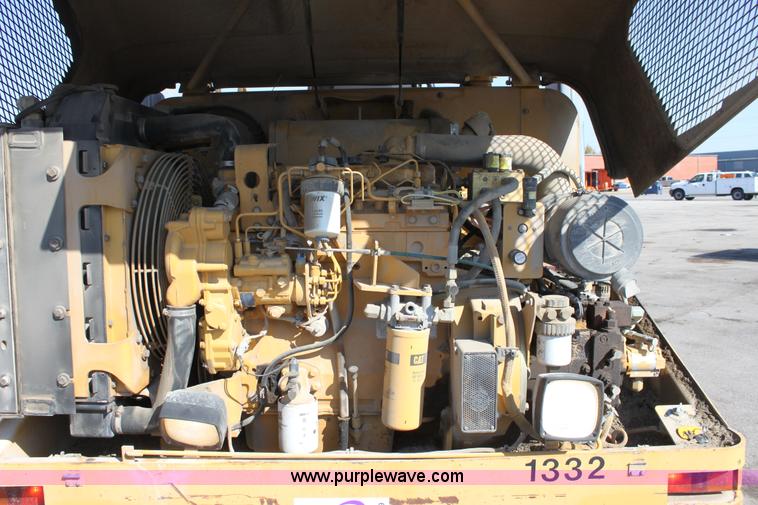 image for item B8619 Caterpillar PS-150B pneumatic compactor