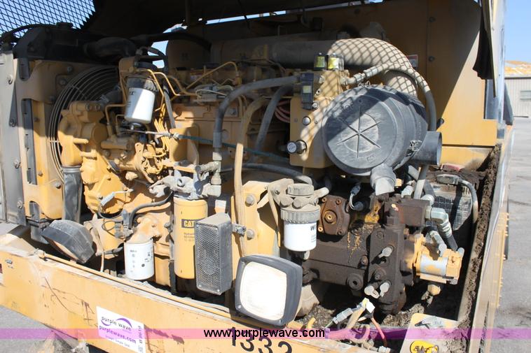 image for item B8619 Caterpillar PS-150B pneumatic compactor