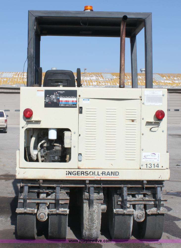 image for item B8620 Ingersoll Rand PT-125R pneumatic compactor
