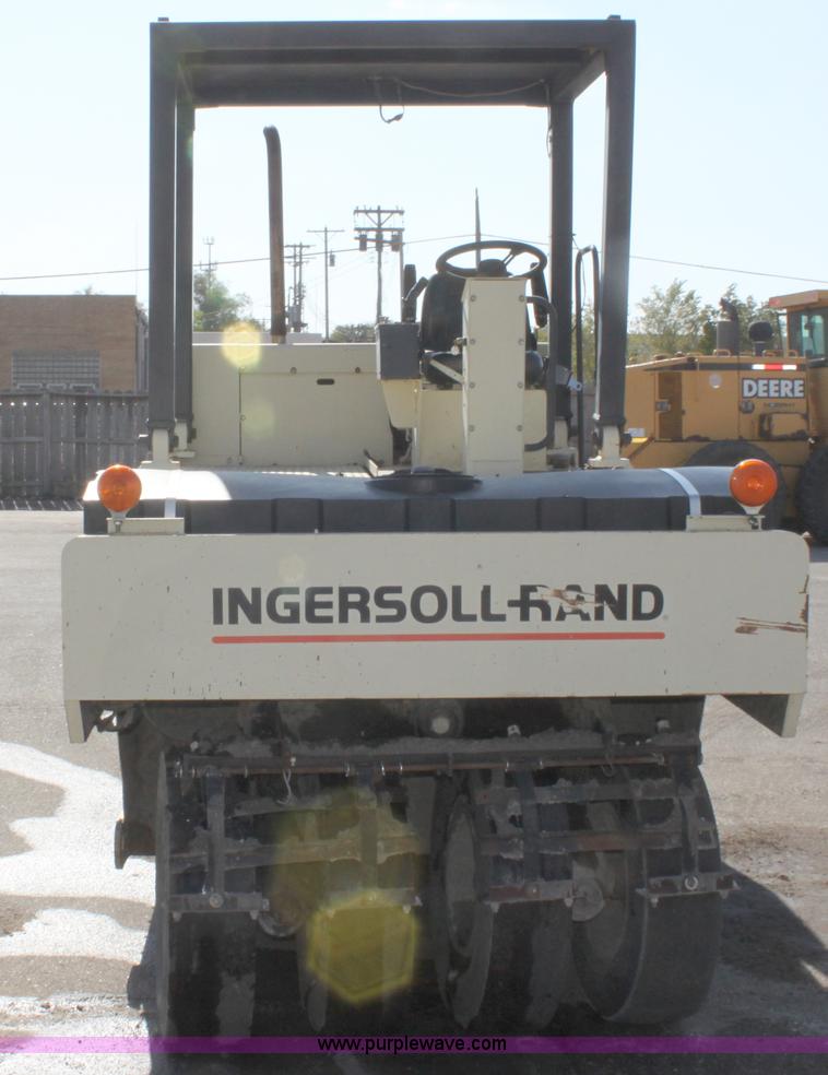 image for item B8620 Ingersoll Rand PT-125R pneumatic compactor