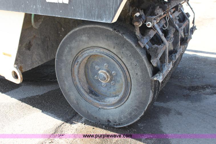 image for item B8620 Ingersoll Rand PT-125R pneumatic compactor