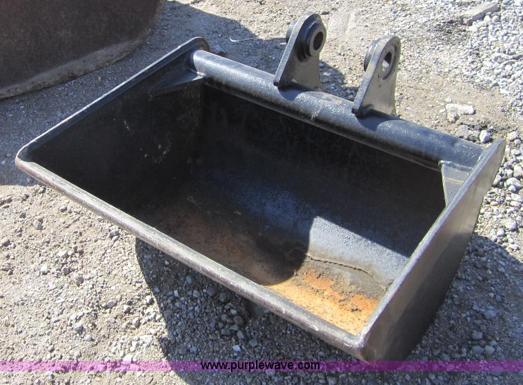 image for item C5125 Takeuchi TB035 30" excavator bucket