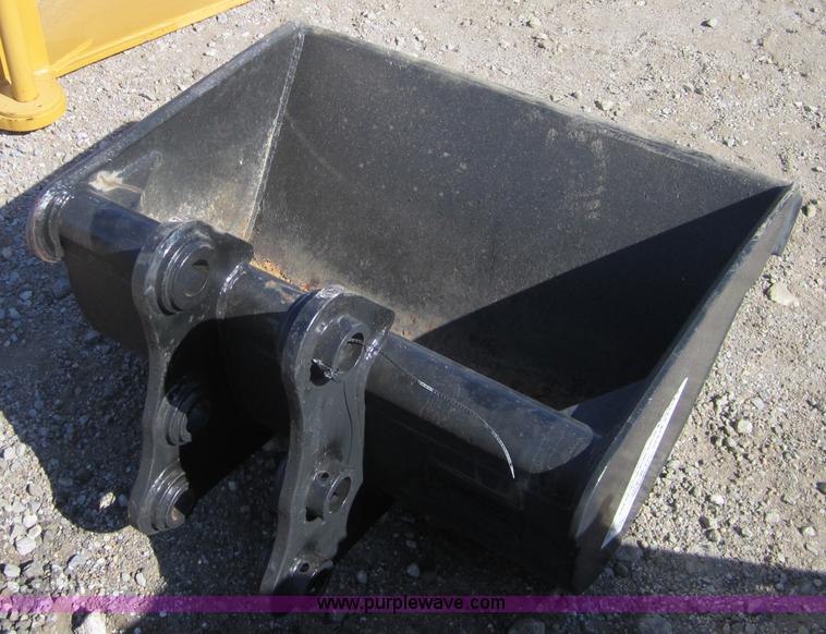 image for item C5125 Takeuchi TB035 30" excavator bucket