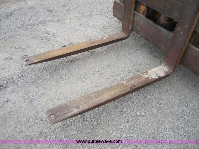 image for item C5157 Case 586D forklift