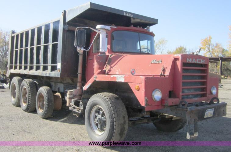 image for item C5166 1973 Mack DM800 dump truck