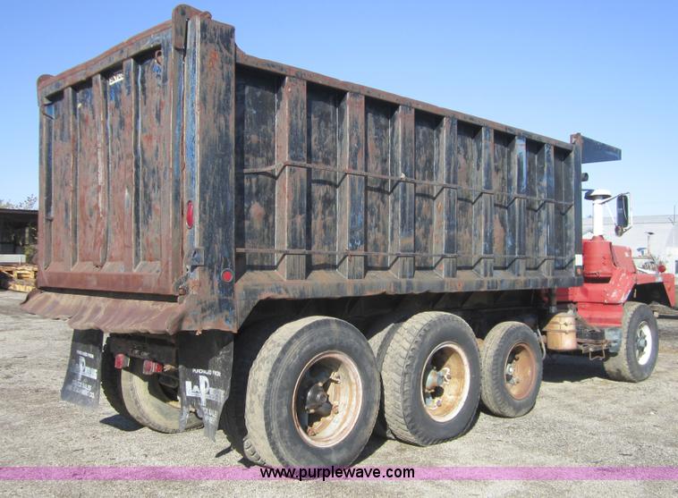 image for item C5166 1973 Mack DM800 dump truck