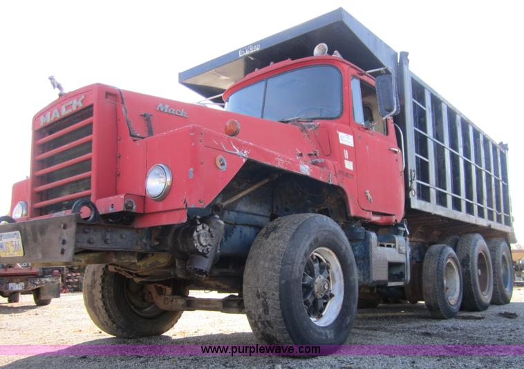 image for item C5166 1973 Mack DM800 dump truck