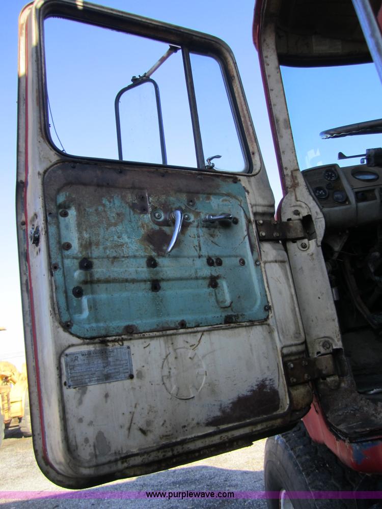 image for item C5166 1973 Mack DM800 dump truck