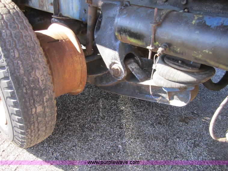 image for item C5166 1973 Mack DM800 dump truck