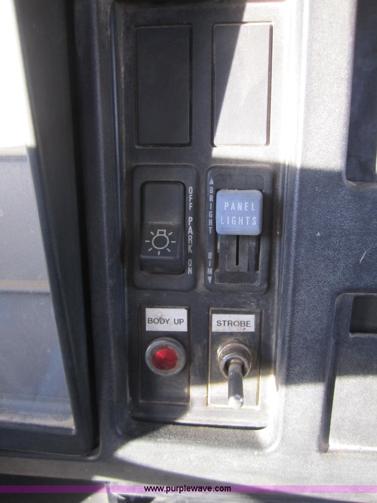 image for item C5217 1997 International 4700 dump truck