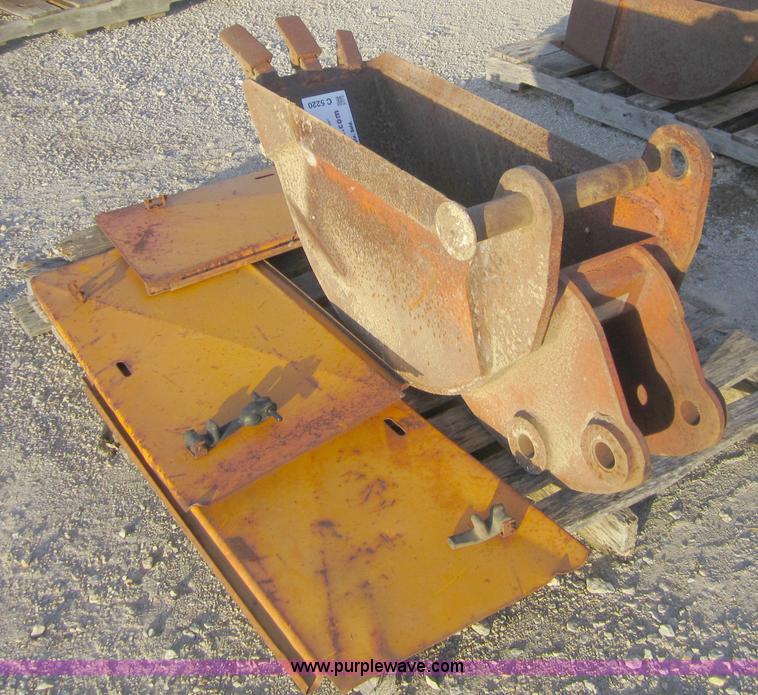 image for item C5220 Case 12" backhoe bucket with three teeth
