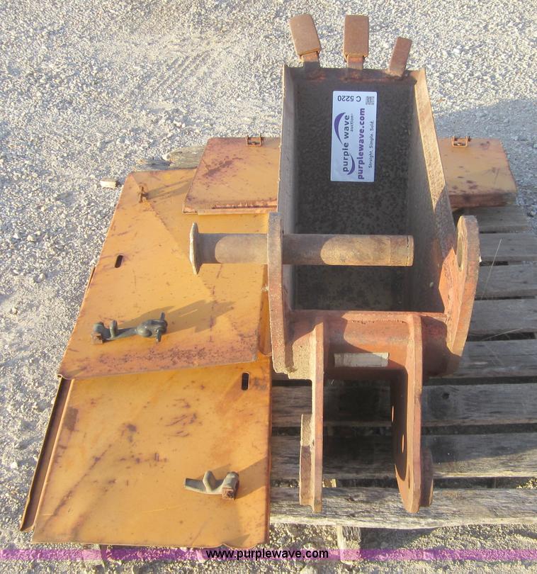 image for item C5220 Case 12" backhoe bucket with three teeth