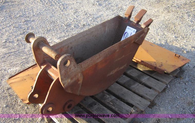 image for item C5220 Case 12" backhoe bucket with three teeth