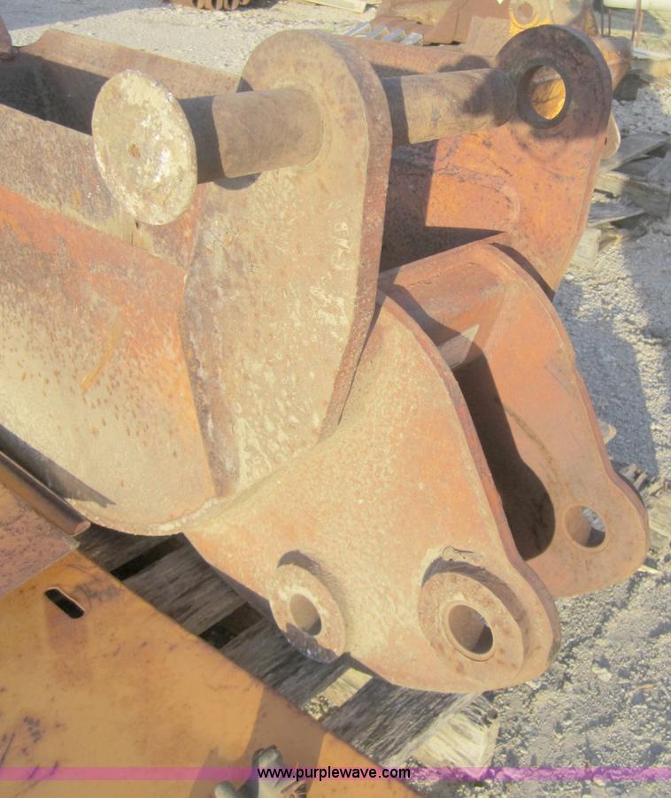 image for item C5220 Case 12" backhoe bucket with three teeth