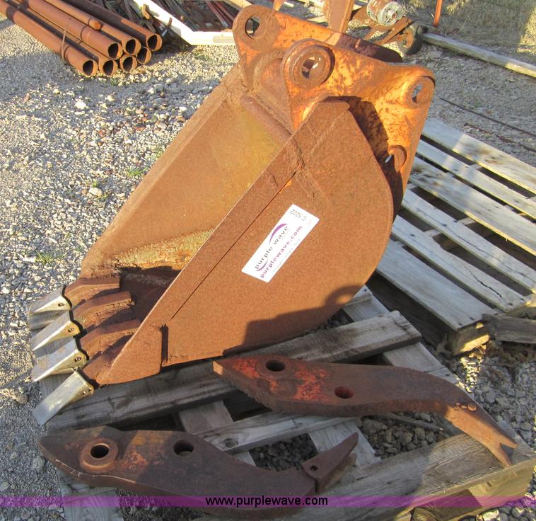 image for item C5222 Case 16" back hoe bucket