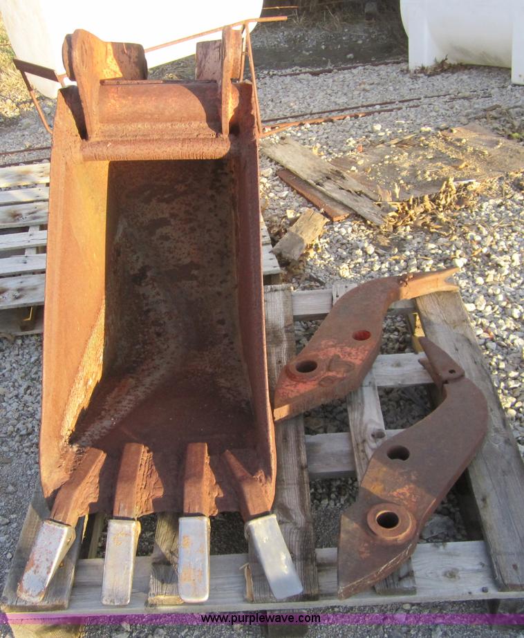 image for item C5222 Case 16" back hoe bucket