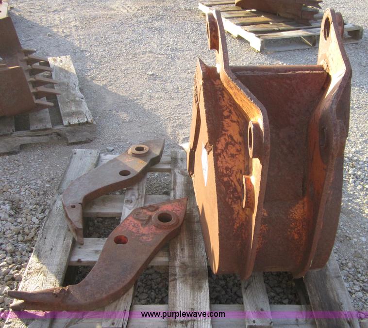 image for item C5222 Case 16" back hoe bucket