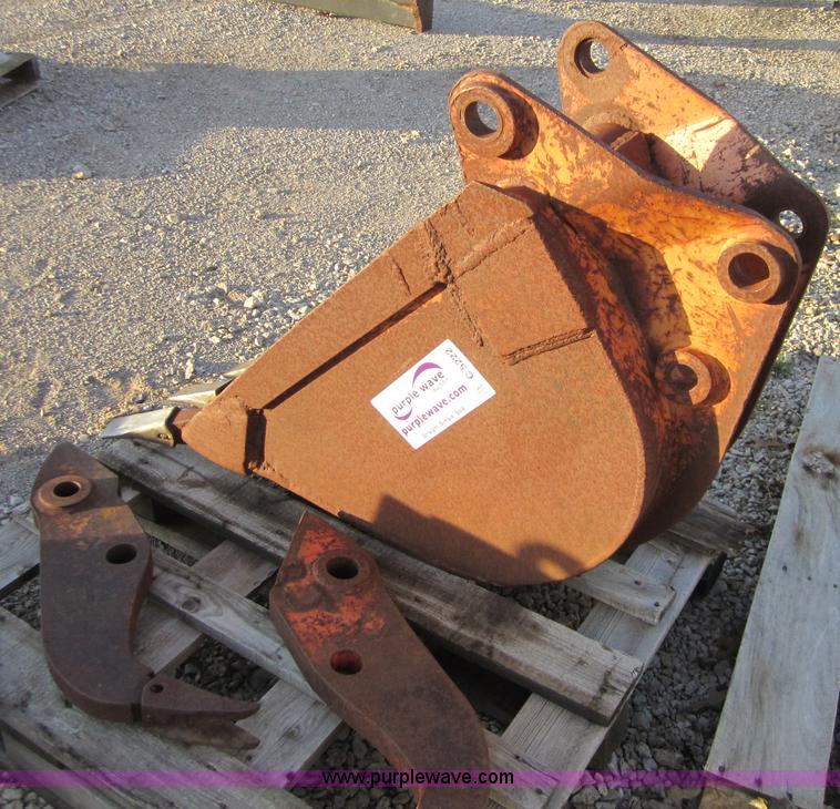 image for item C5222 Case 16" back hoe bucket