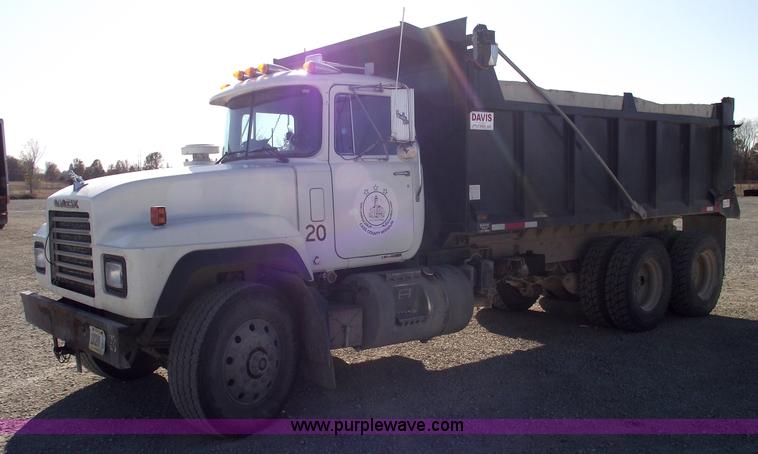 image for item C5715 1999 Mack RD688S dump truck