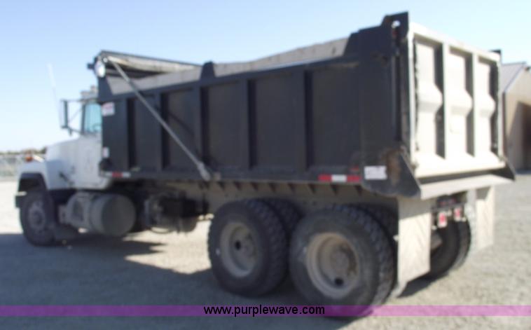 image for item C5715 1999 Mack RD688S dump truck
