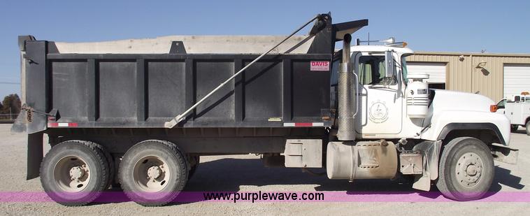 image for item C5715 1999 Mack RD688S dump truck