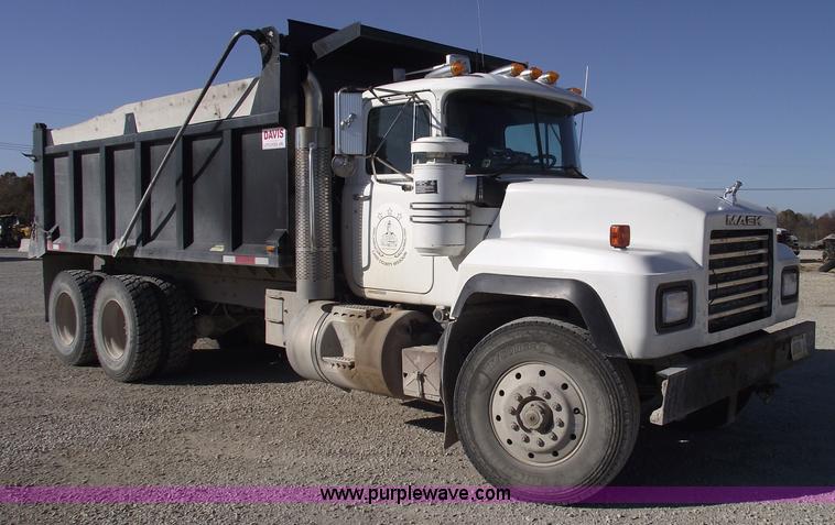 image for item C5715 1999 Mack RD688S dump truck
