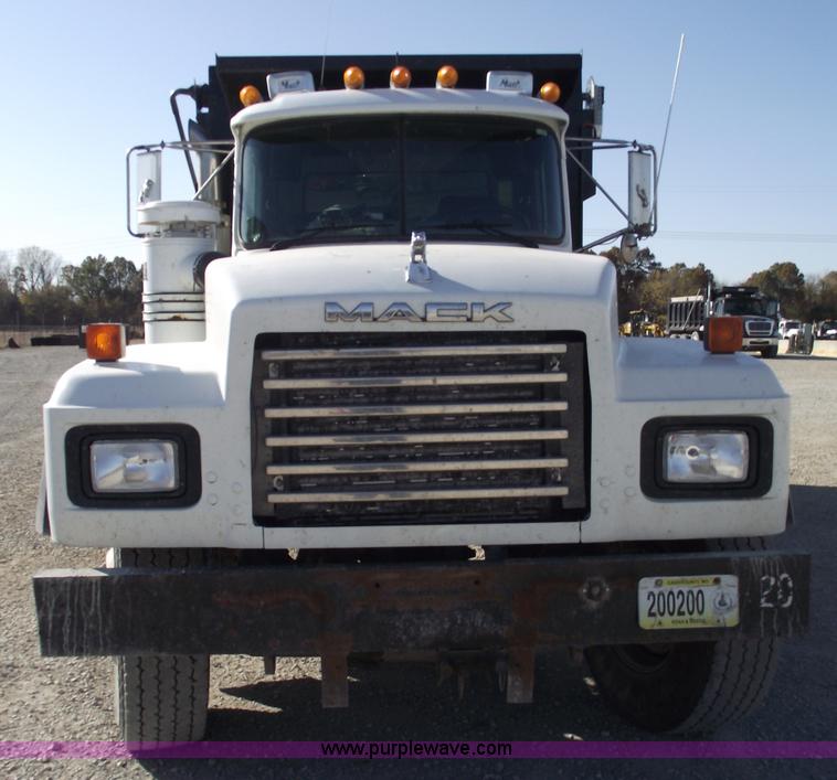 image for item C5715 1999 Mack RD688S dump truck