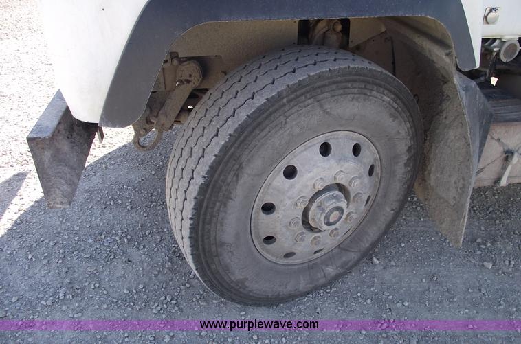 image for item C5715 1999 Mack RD688S dump truck