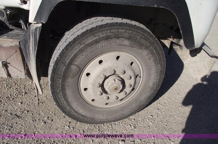 image for item C5715 1999 Mack RD688S dump truck