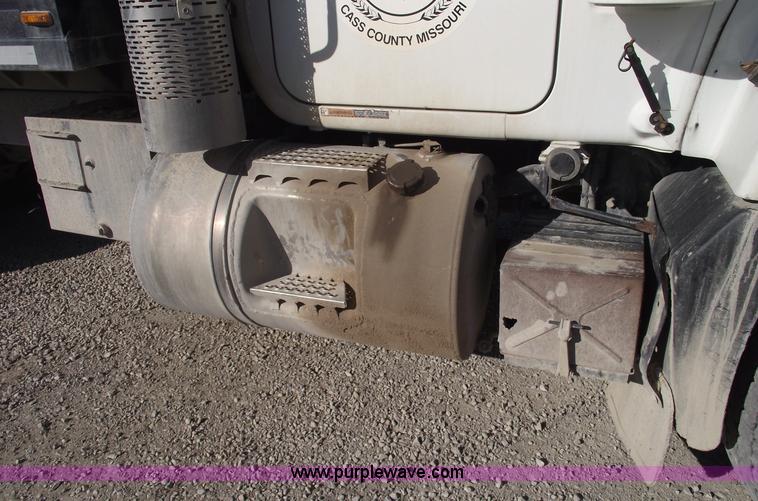 image for item C5715 1999 Mack RD688S dump truck