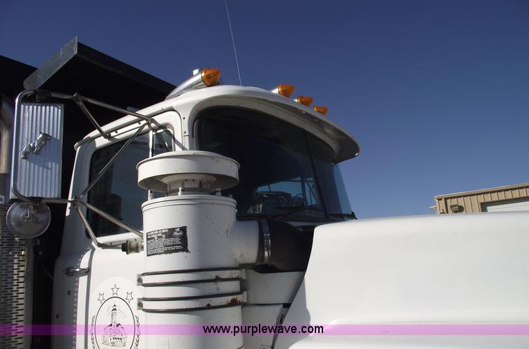 image for item C5715 1999 Mack RD688S dump truck