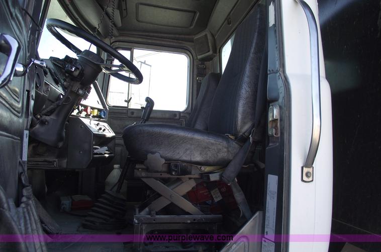 image for item C5715 1999 Mack RD688S dump truck