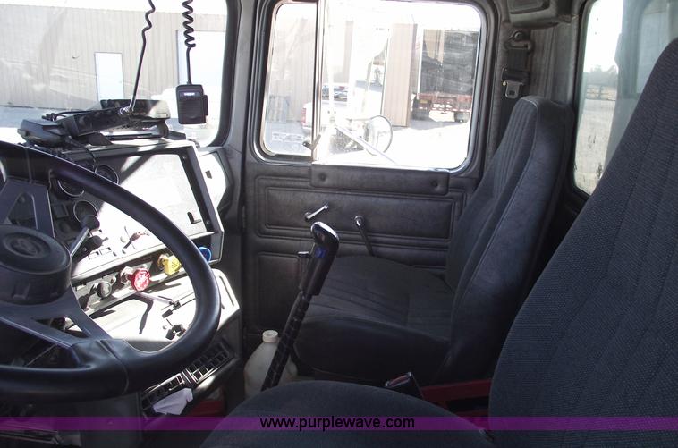 image for item C5715 1999 Mack RD688S dump truck