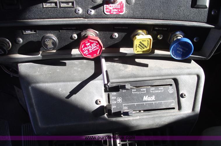 image for item C5715 1999 Mack RD688S dump truck