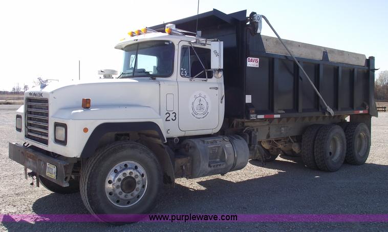 image for item C5716 1999 Mack RD688S dump truck