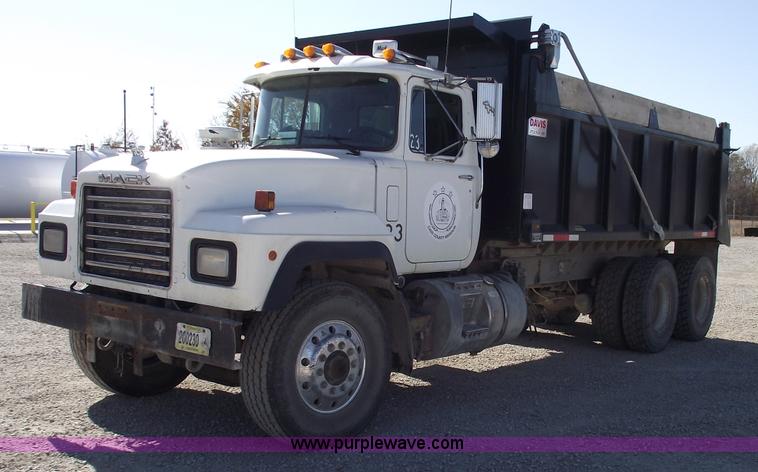 image for item C5716 1999 Mack RD688S dump truck