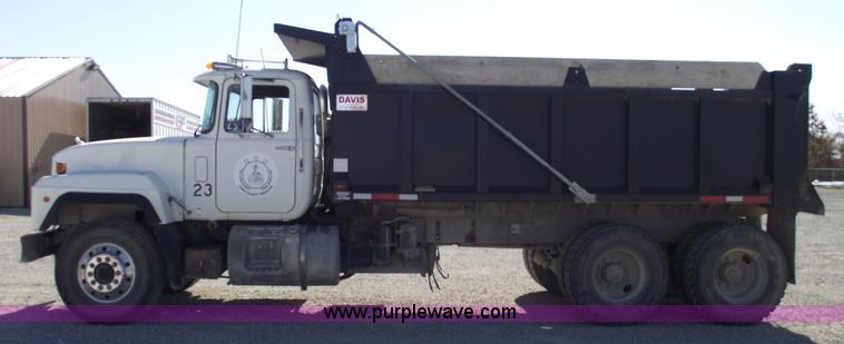 image for item C5716 1999 Mack RD688S dump truck