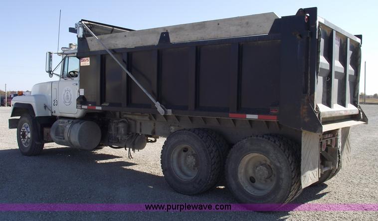 image for item C5716 1999 Mack RD688S dump truck
