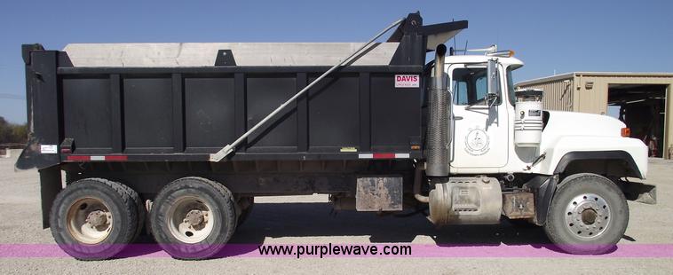 image for item C5716 1999 Mack RD688S dump truck